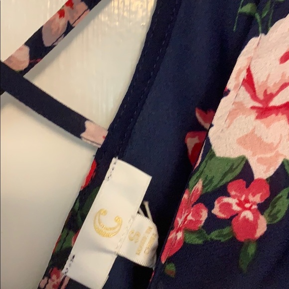 BNWT Blue Floral Blouse - Picture 3 of 6